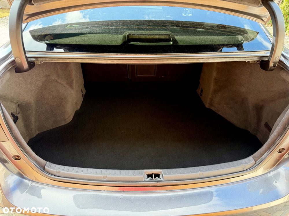 Toyota Avensis 1.8 Sol NAVI - 8