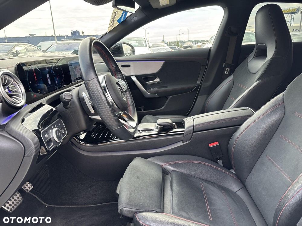 Mercedes-Benz CLA 180 AMG Line 7G-DCT - 17