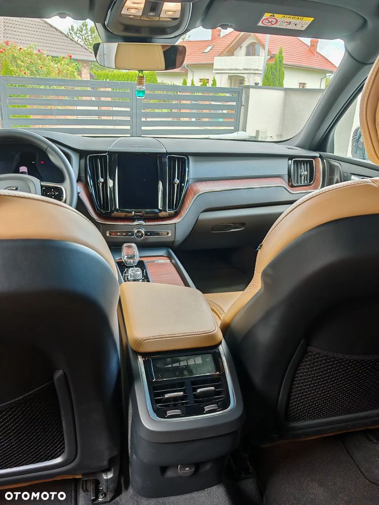 Volvo XC 60 B4 D AWD Ultimate Dark - 8