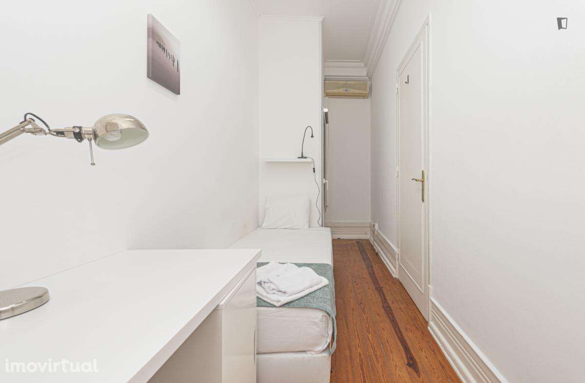 Quarto - localizado em Marquês de Pombal Lisbon - Grande imagem: 3/18