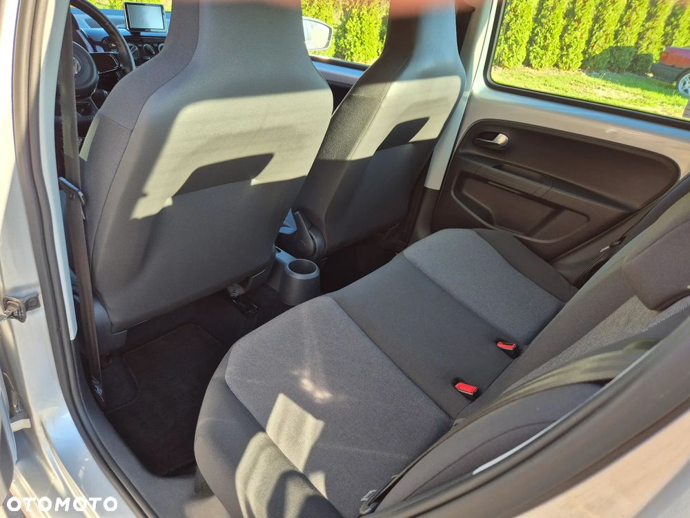 Volkswagen up! street - 19
