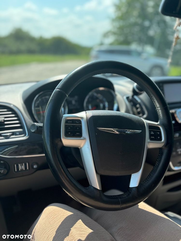 Chrysler Town & Country 3.6 Touring - 16