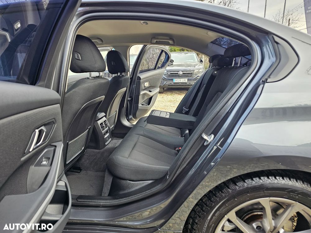 BMW Seria 3 320d Aut. M Sport - 25