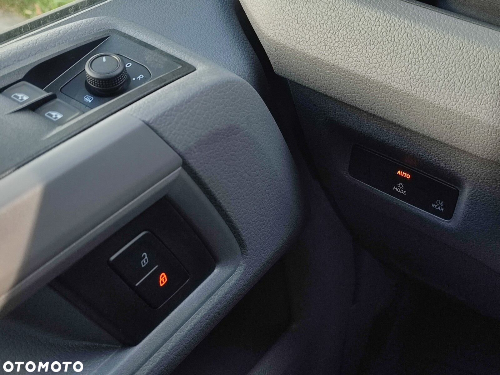 Volkswagen Crafter Crafter 35 Podwozie z pojedynczą kabiną silnik: 2,0 l EU6 SCR 177 KM / skrzynia biegów: Przedni napęd manualna 6-biegowa rozstaw osi: 4490 mm - 26