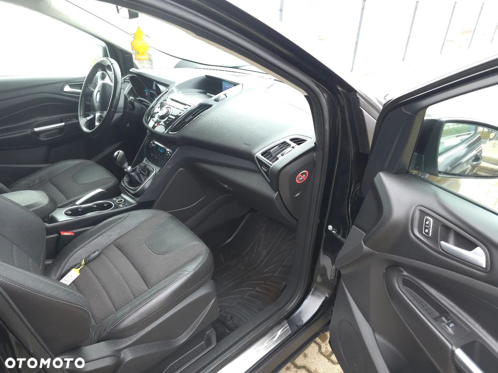 Ford Kuga 1.6 EcoBoost 2x4 Titanium - 17