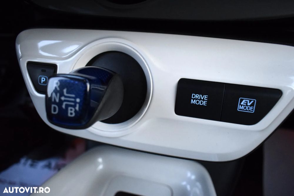 Toyota Prius (Hybrid) Sol Plus - 33