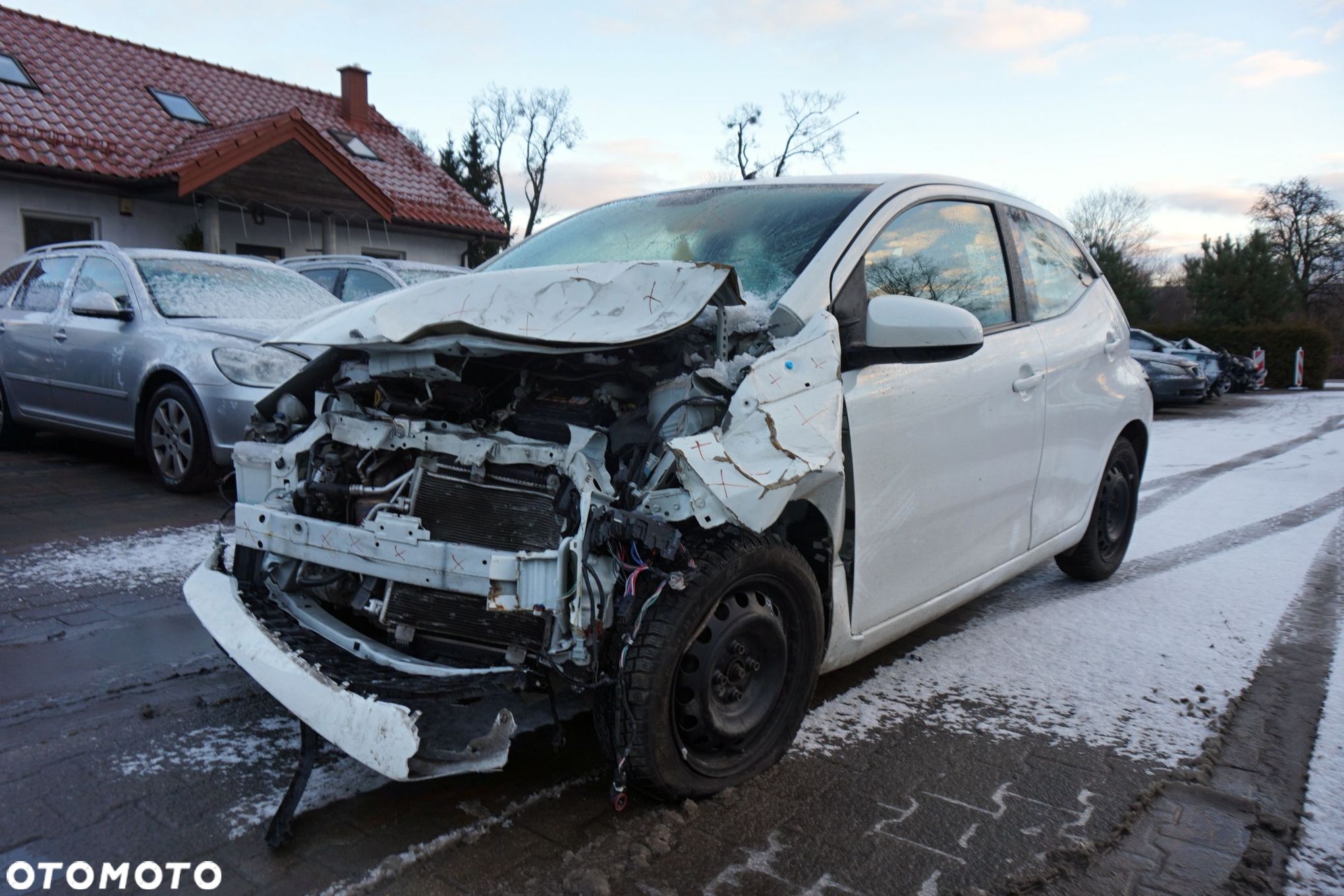 TOYOTA AYGO II 5D HB 2017 068 1.0 12V 1KR-FE 69KM C551 BIAŁY na części - 1