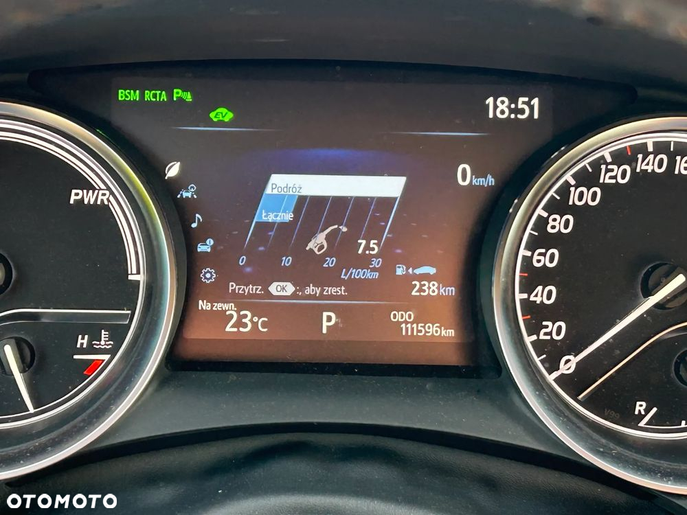 Toyota Camry 2.5 Hybrid Executive CVT - 38