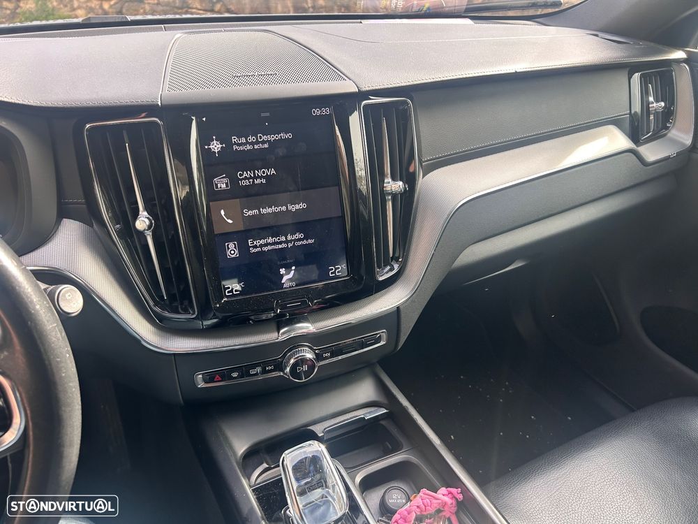 Volvo XC 60 2.0 T8 PHEV R-Design AWD - 11