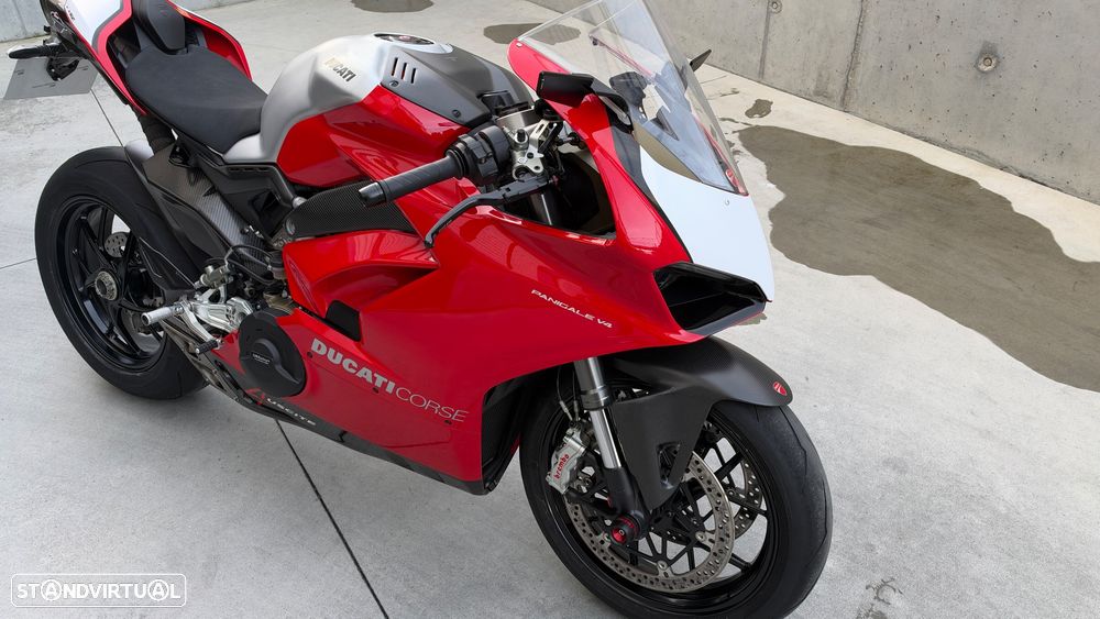 Ducati Panigale V4 Base - 10