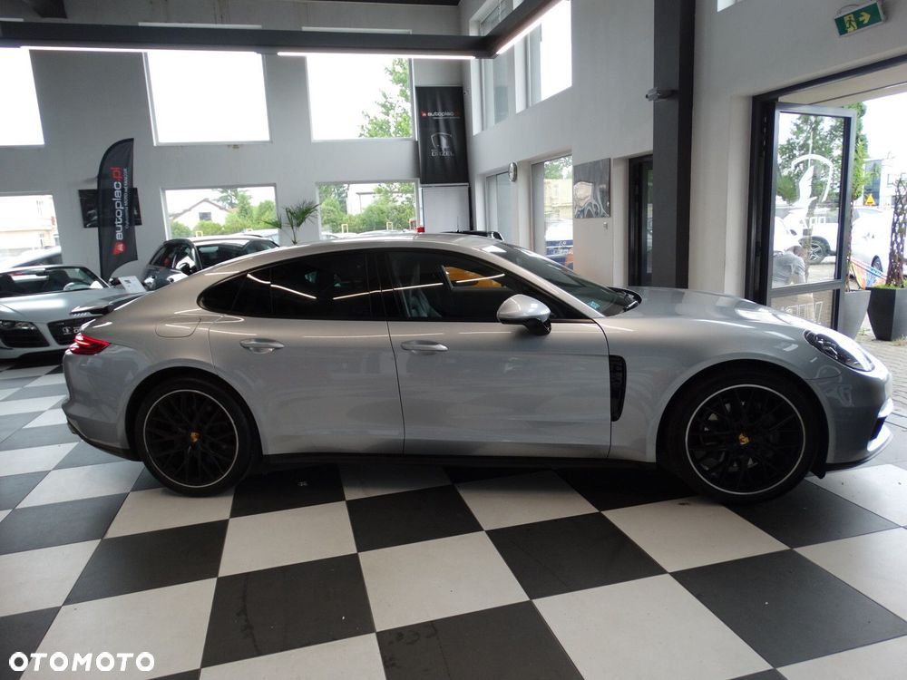 Porsche Panamera - 4