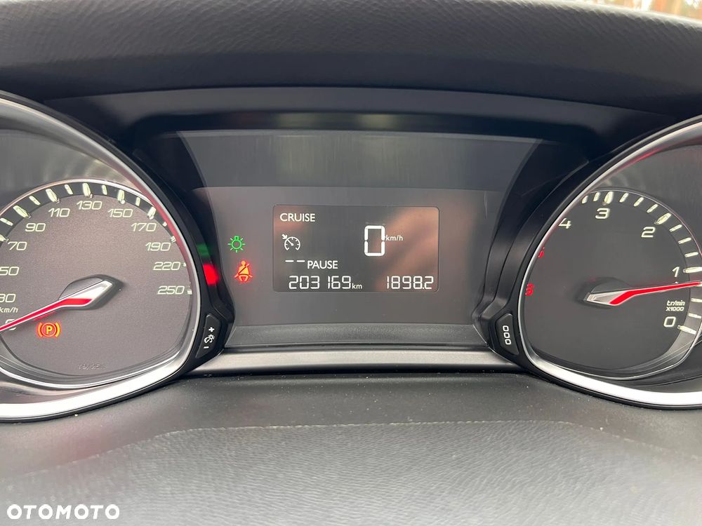 Peugeot 308 1.6 e-HDi Allure S&S - 9