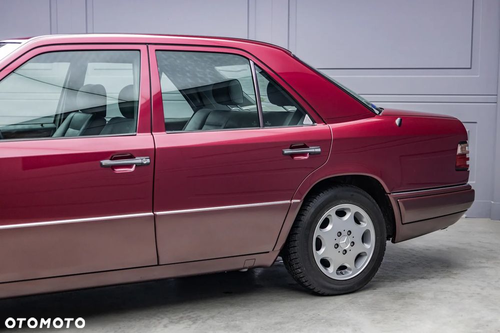 Mercedes-Benz Klasa E - 33