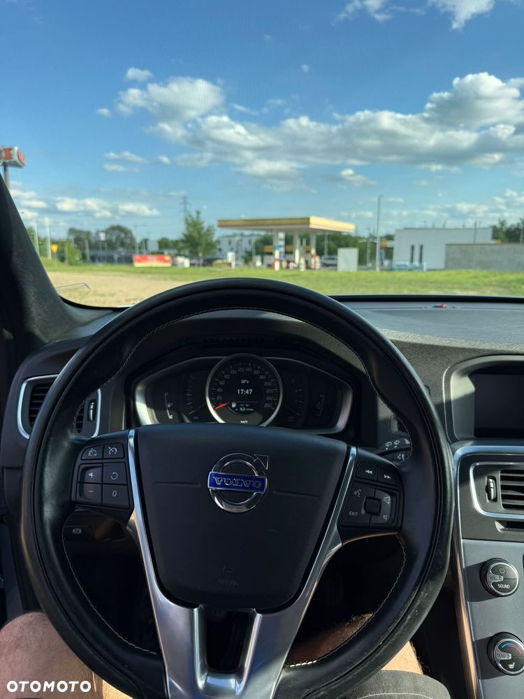 Volvo V60 D2 Drive-E Momentum - 25