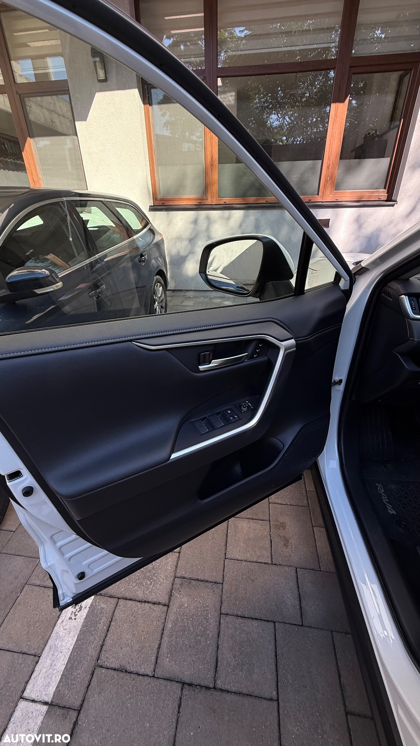 Toyota RAV4 2.5 Hybrid VVT-iE 4x2 Dynamic - 4