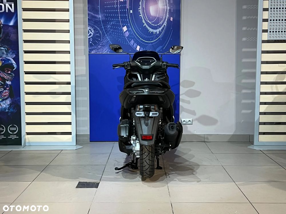 Yamaha NMAX - 4