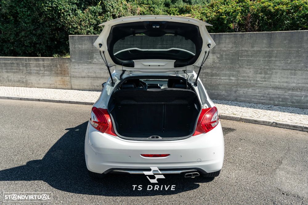 Peugeot 208 GTI 200 THP - 11