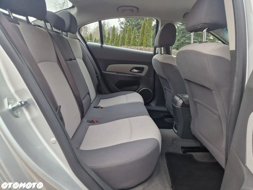 Chevrolet Cruze 1.8 LTZ+ - 9