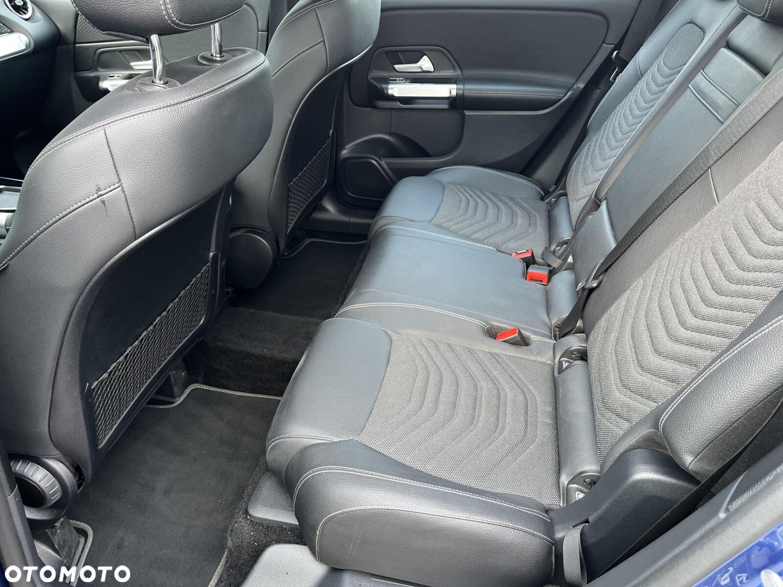 Mercedes-Benz GLB 200 Progressive 7G-DCT - 16
