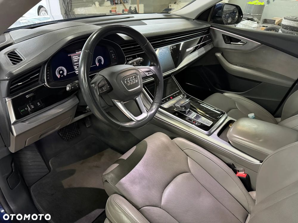 Audi Q8 - 8