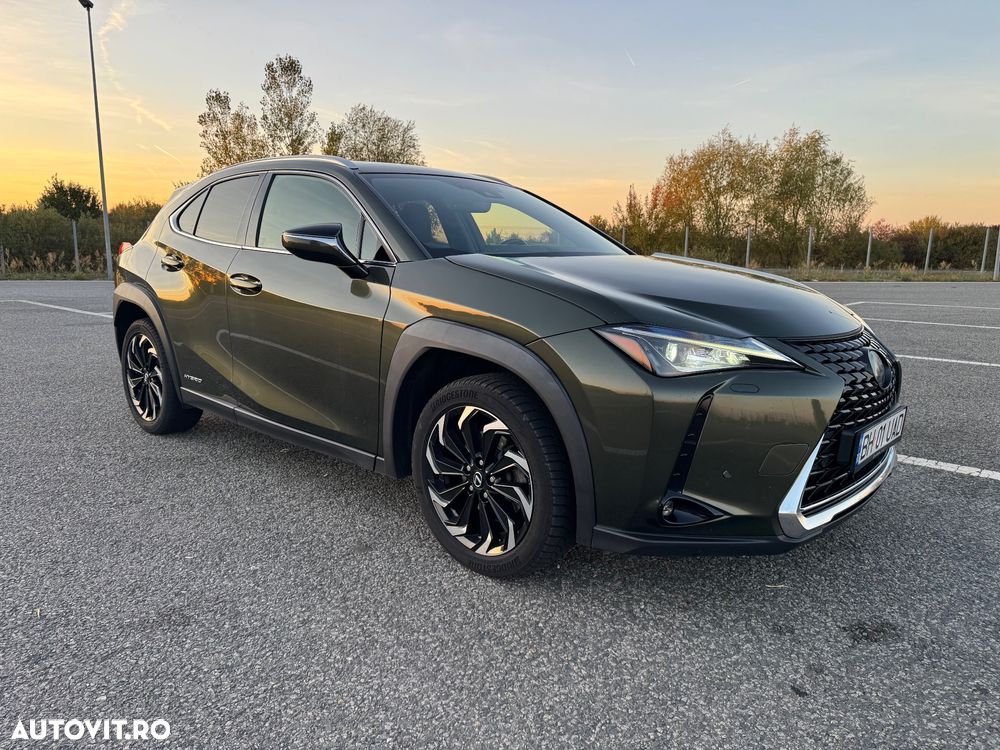 Lexus UX - 4