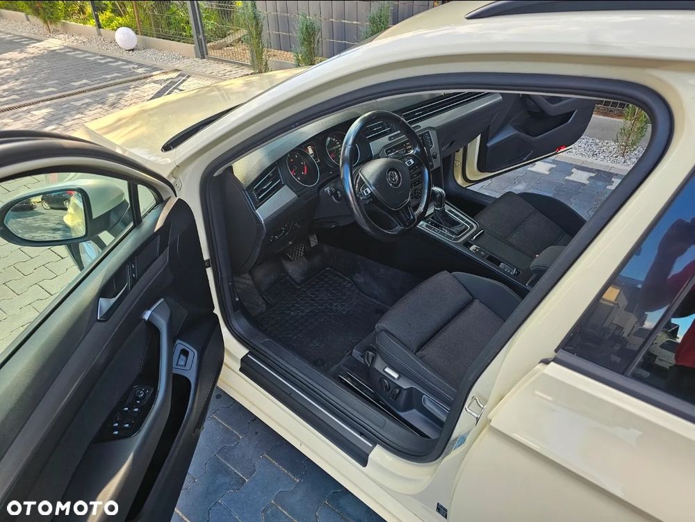 Volkswagen Passat 2.0 TDI SCR DSG Comfortline - 8