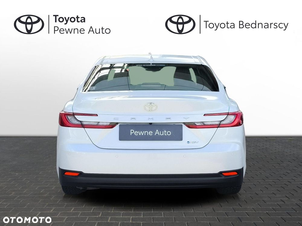 Toyota Camry - 4