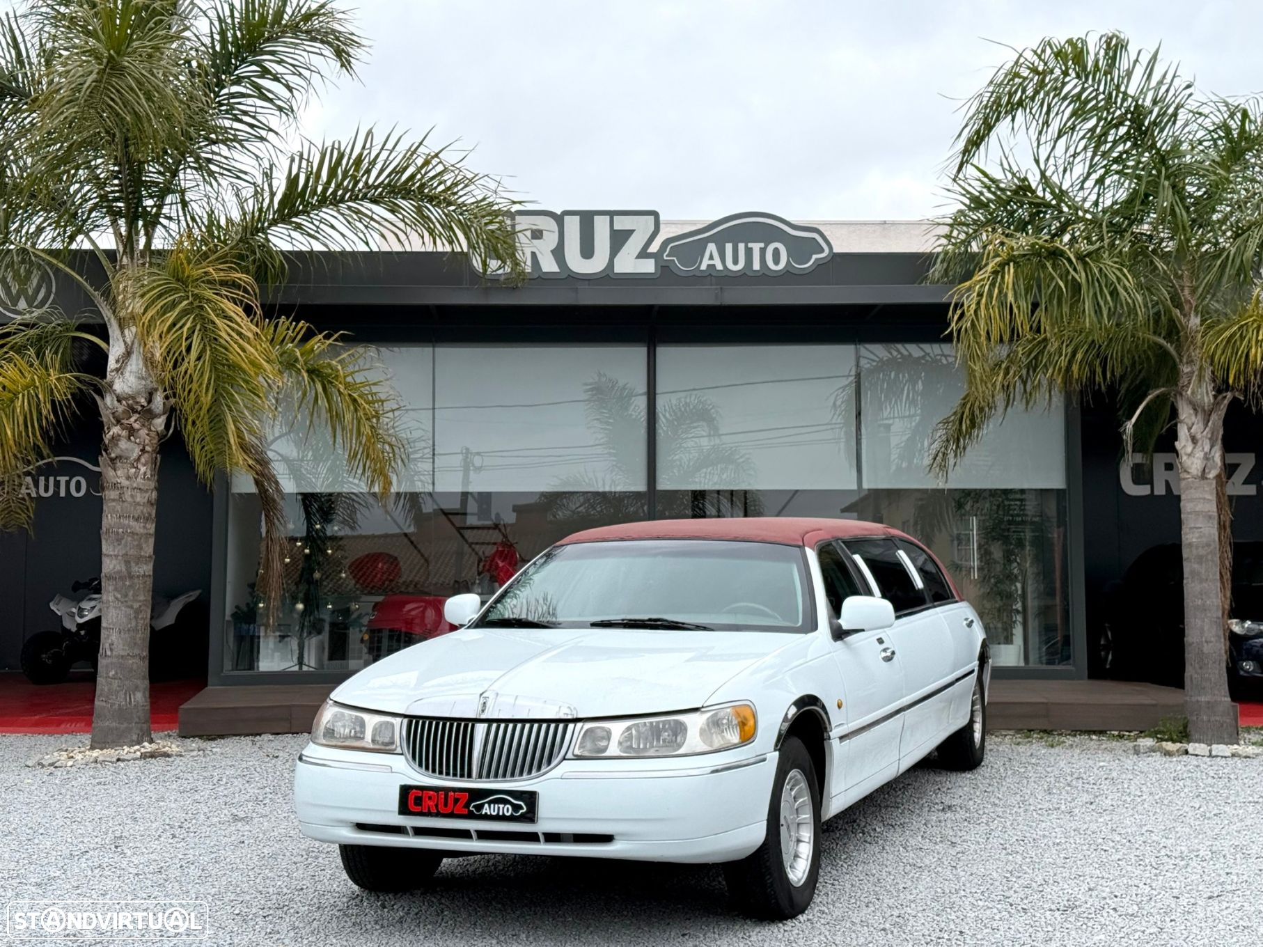 Lincoln Town Car - 26