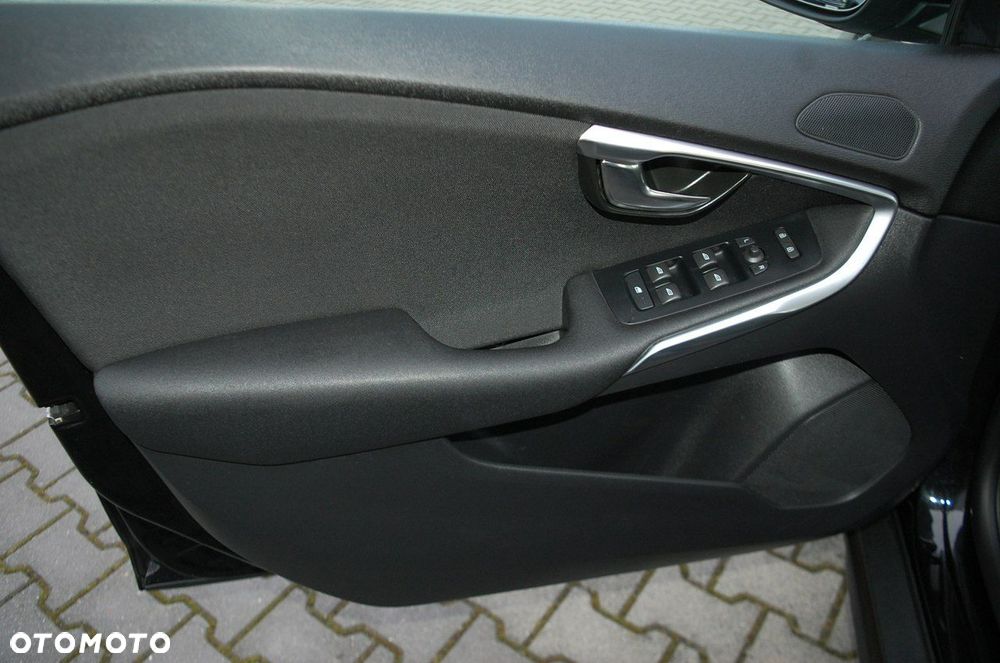 Volvo V40 Cross Country - 28