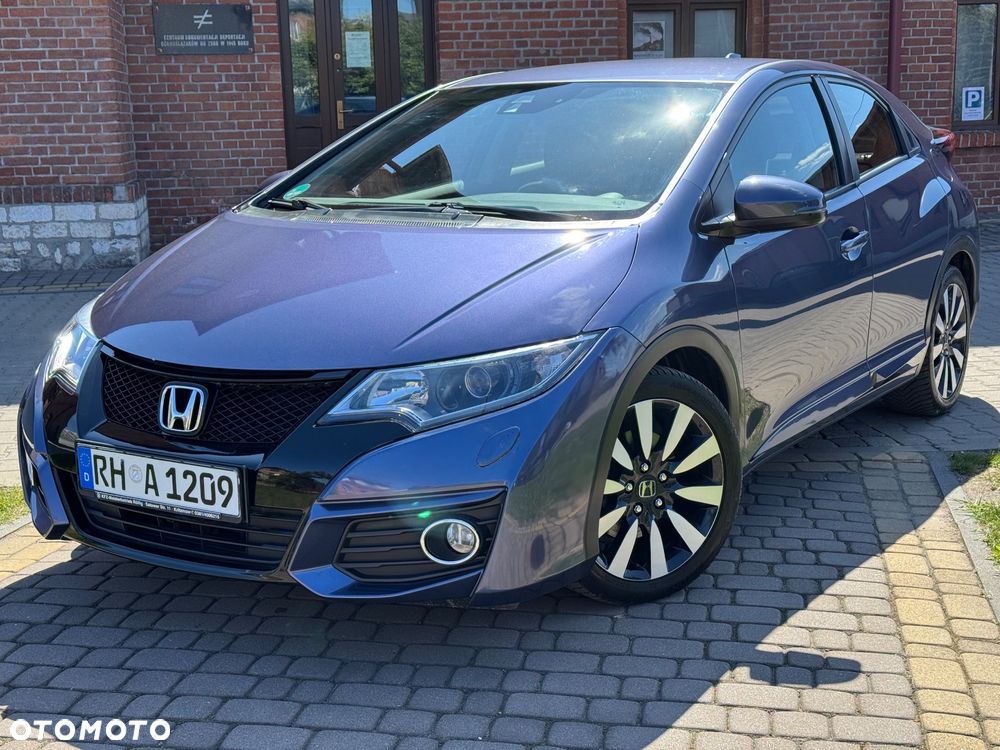 Honda Civic 1.8 i-VTEC Executive Black Edition - 1