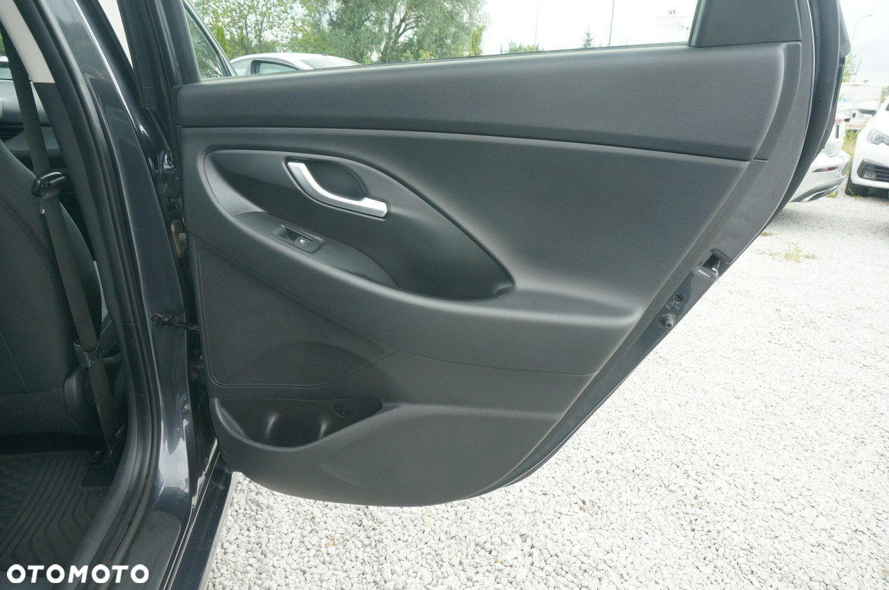 Hyundai i30 1.6 D Classic + DCT - 29