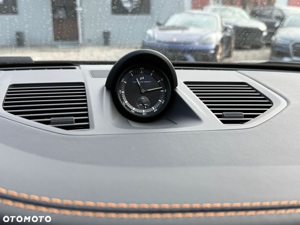 Porsche 911 Targa 4 GTS PDK - 30