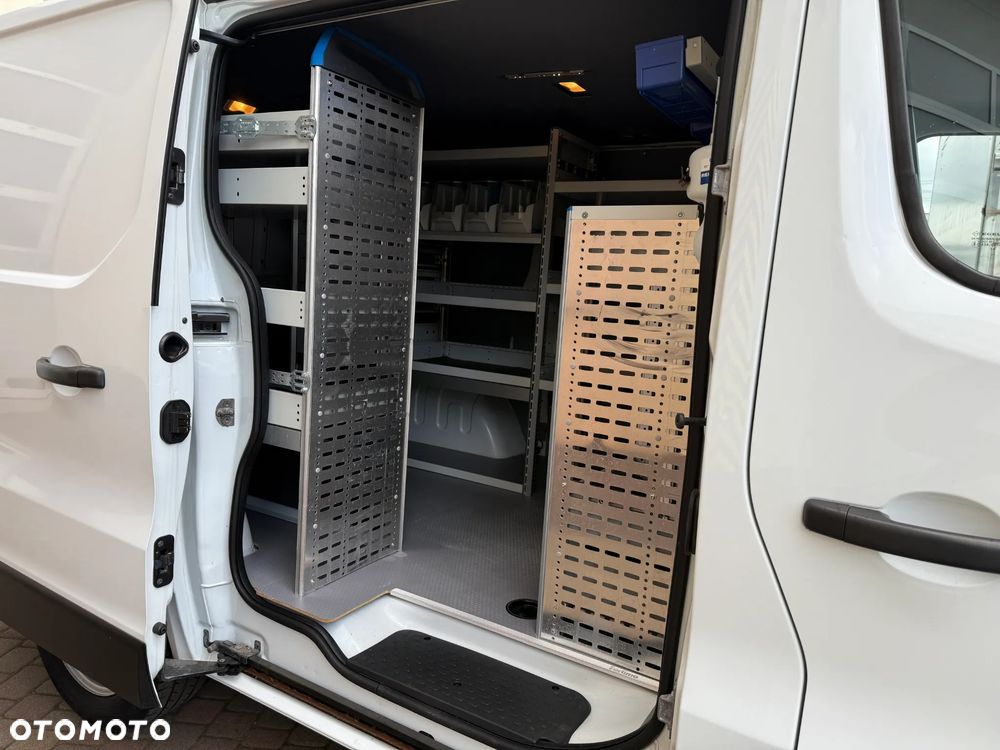 Renault Trafic Warsztat Sortimo - 17