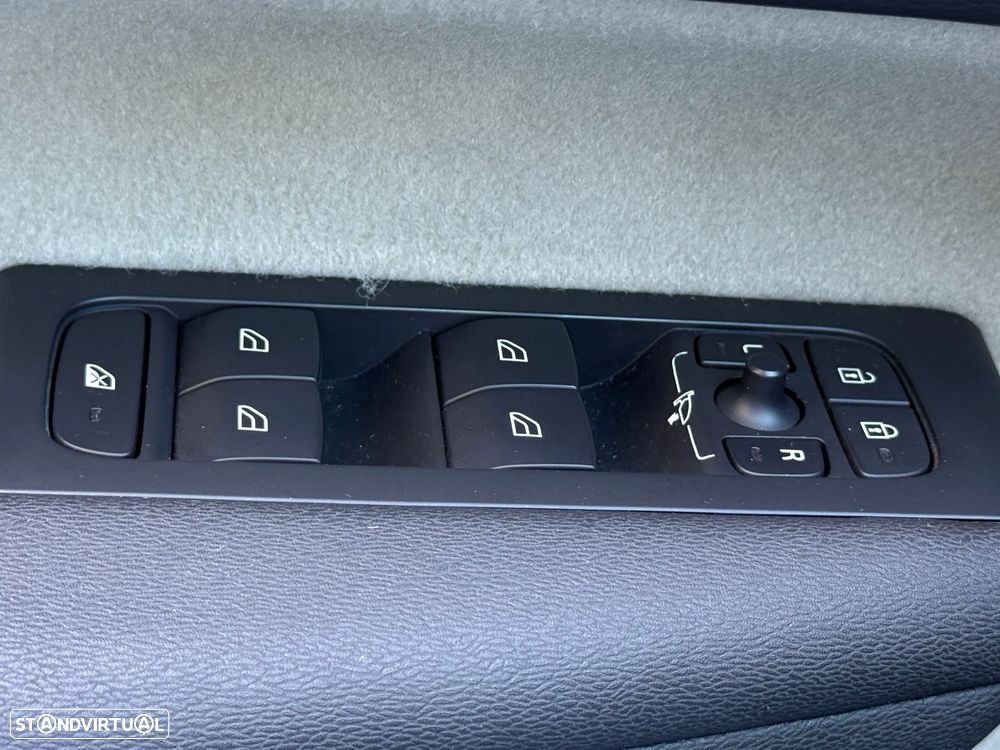 Volvo XC 40 2.0 D3 Momentum Plus Geartronic - 26
