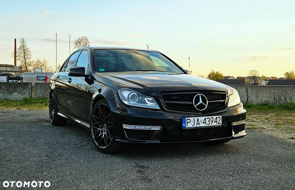 Mercedes-Benz Klasa C 200 CGI BlueEff Avantgarde - 2