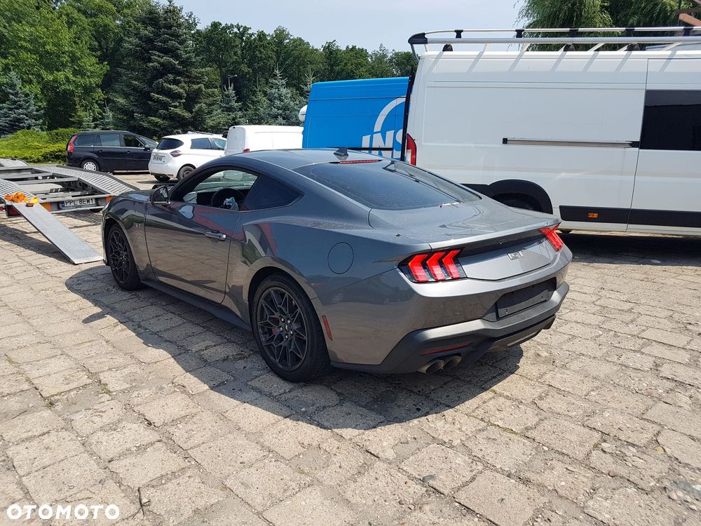 Ford Mustang - 7