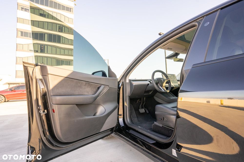 Tesla Model Y Long Range RWD - 10