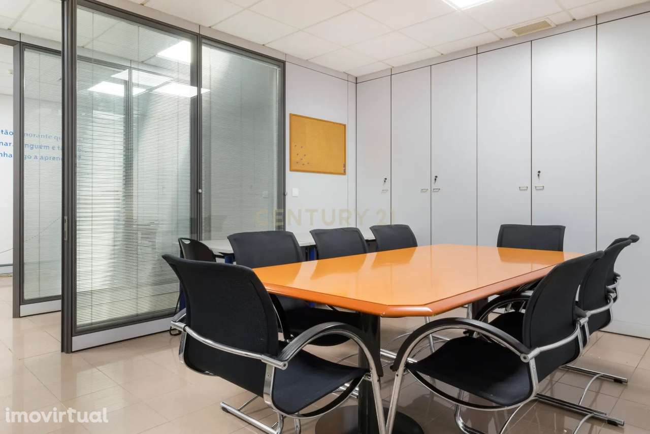 Escritório moderno com 5 Salas e 2 lugares de Parqueamento, junto ao M - Grande imagem: 2/26