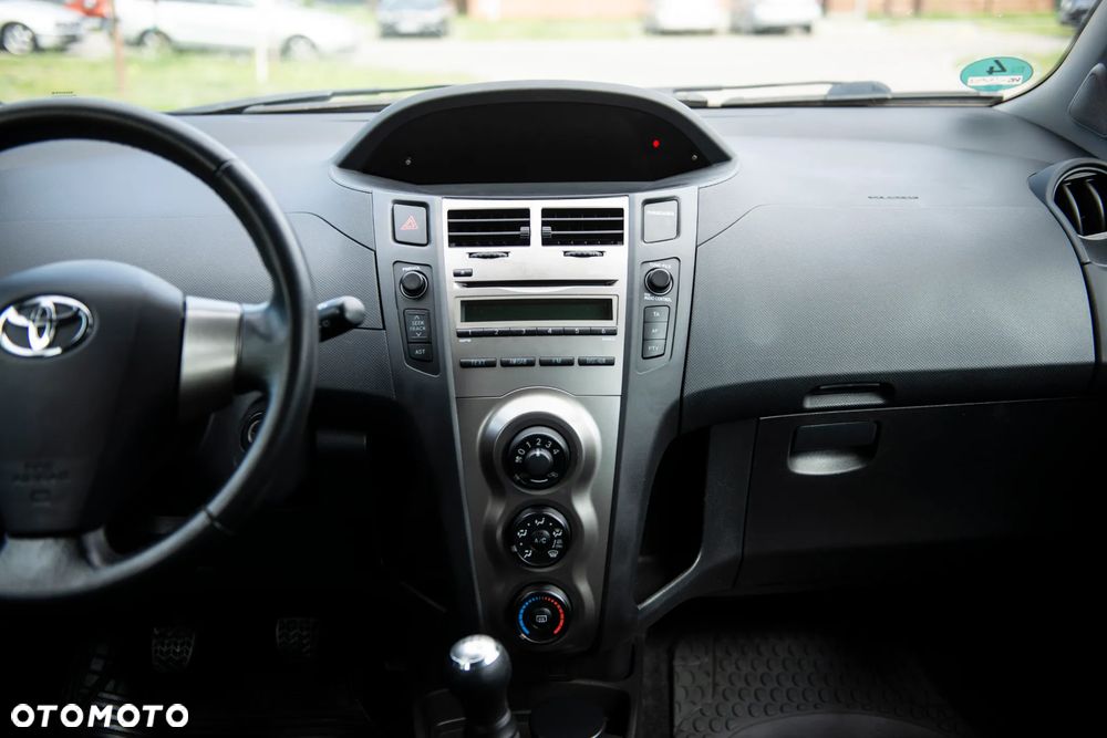 Toyota Yaris 1.0 VVT-i Cool - 29