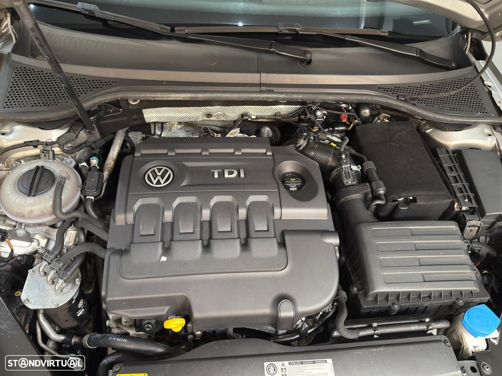 VW Passat Variant 1.6 TDI BlueMotion - 32