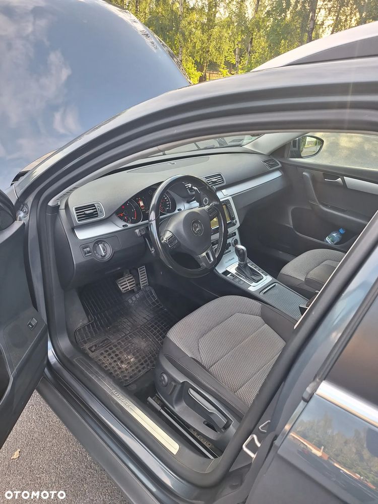 Volkswagen Passat - 11