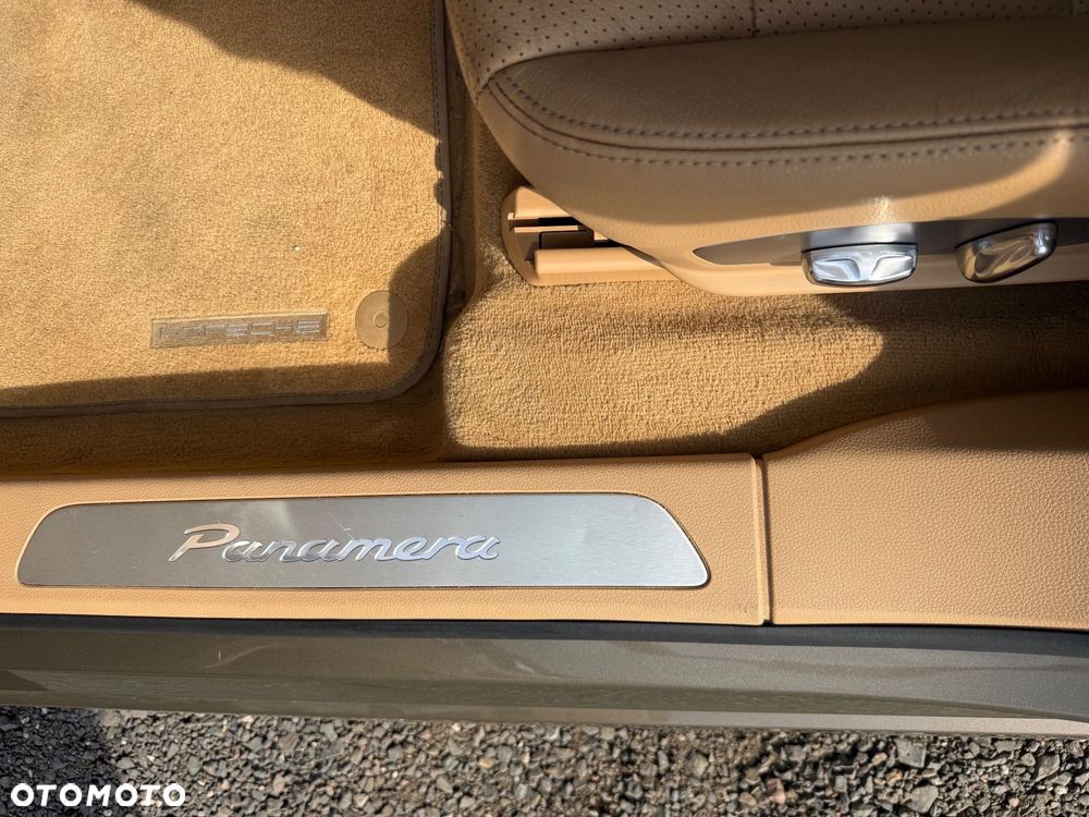 Porsche Panamera Platinum Edition PDK - 22