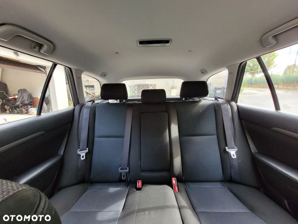 Toyota Avensis 2.0 D-4D Sol - 11