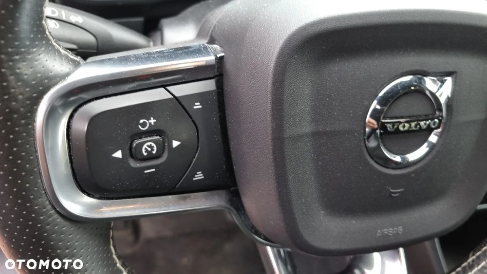 Volvo XC 40 D3 SCR R-Design - 22