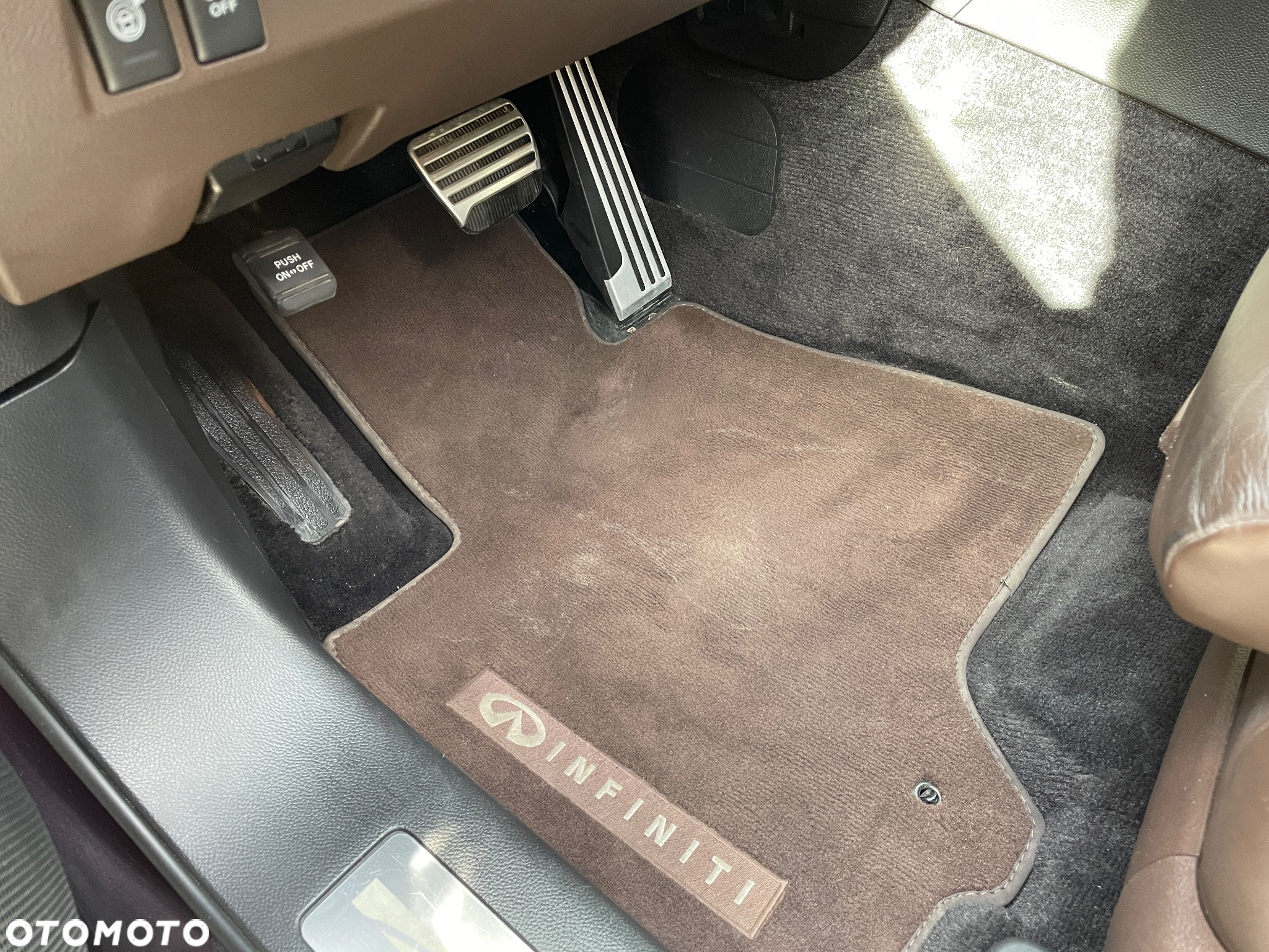 Infiniti QX70 - 16