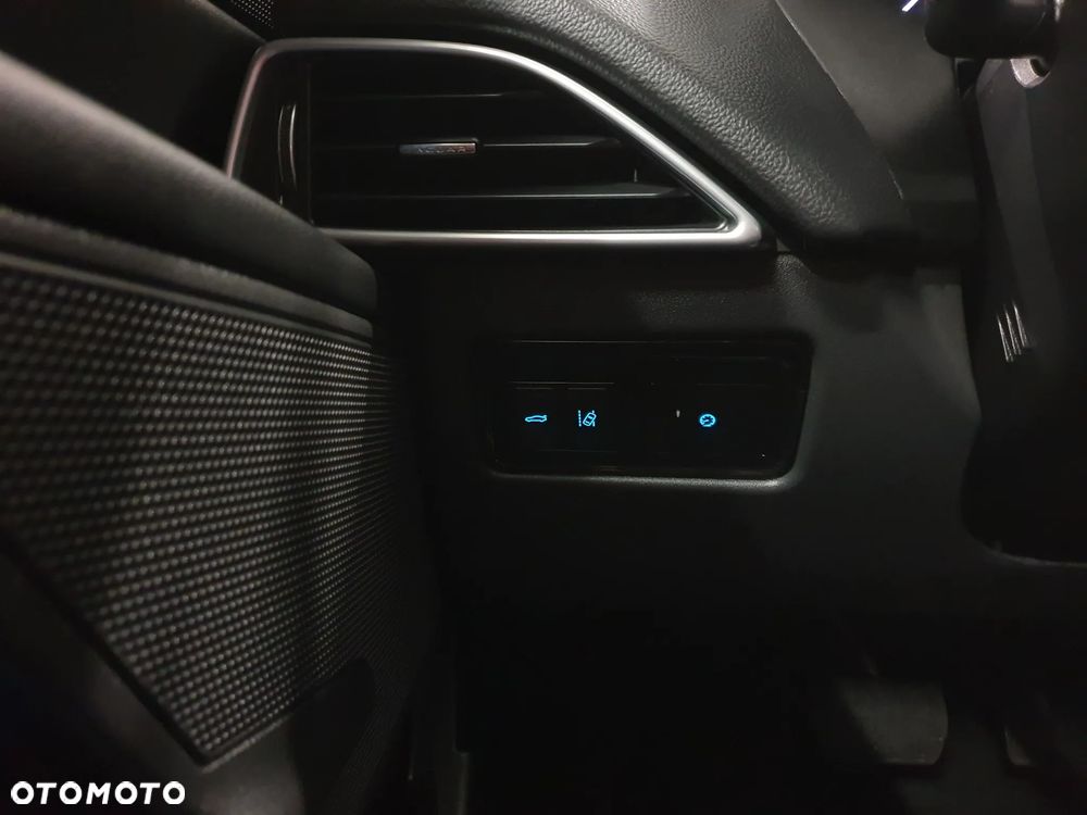 Jaguar XE 2.0 D Prestige - 27