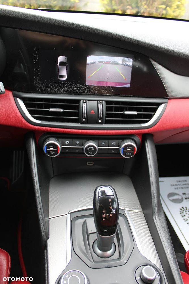 Alfa Romeo Giulia 2.0 Turbo 16V AT8-Q4 Veloce Ti - 30