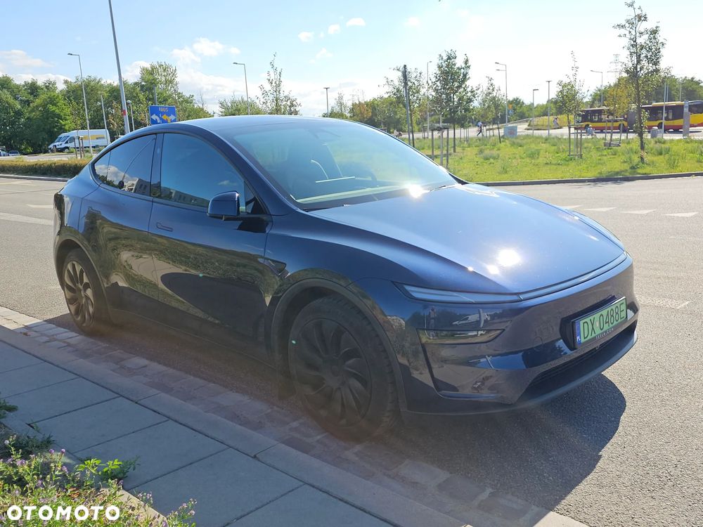 Tesla Model Y - 7