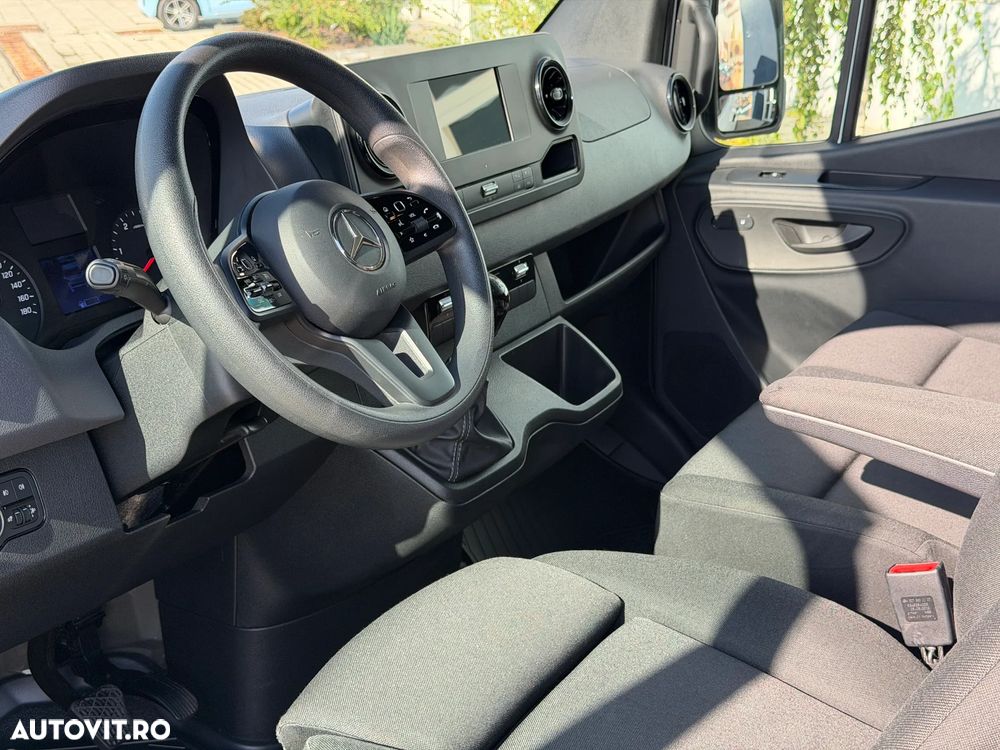 Mercedes-Benz Sprinter - 11