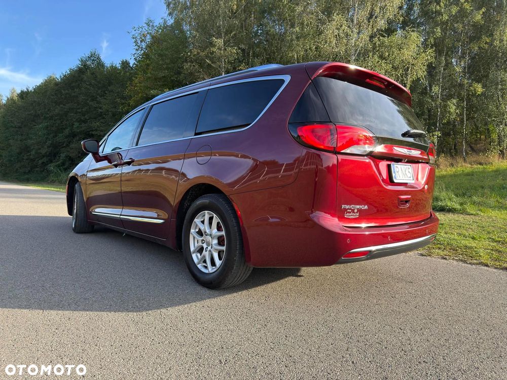 Chrysler Pacifica - 7